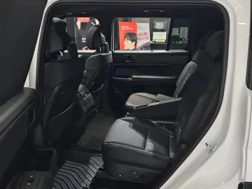 2025 Hyundai Santa Fe с пробегом 9 030 км