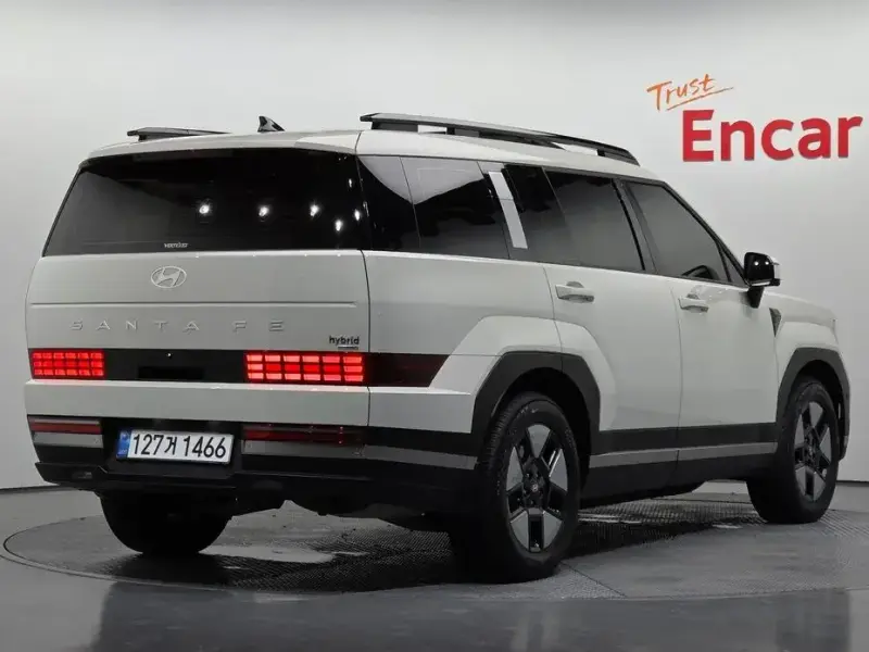 2025 Hyundai Santa Fe с пробегом 9 581 км