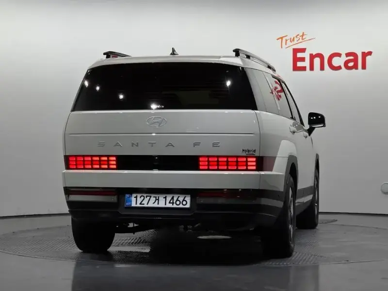 2025 Hyundai Santa Fe с пробегом 9 581 км