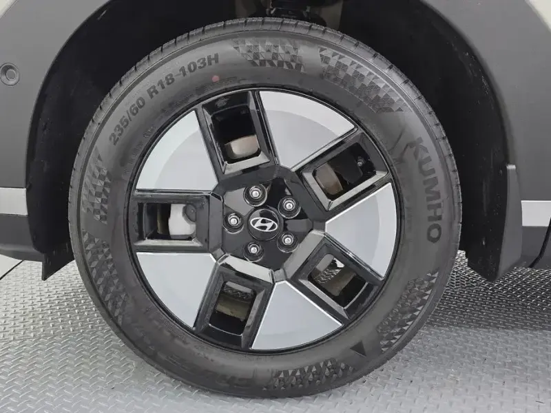 2025 Hyundai Santa Fe с пробегом 9 581 км