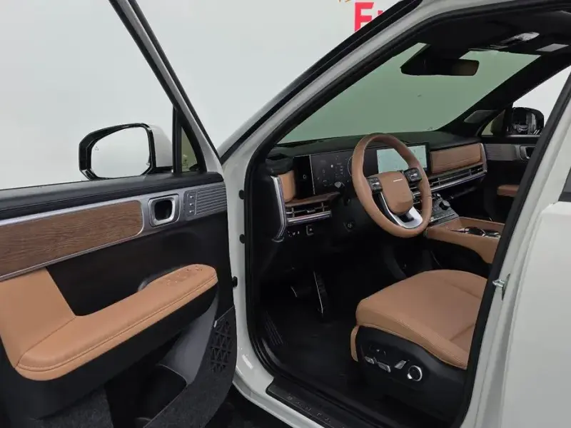 2025 Hyundai Santa Fe с пробегом 9 581 км