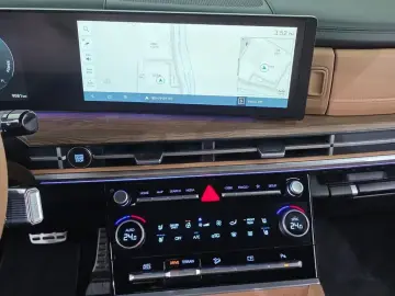 2025 Hyundai Santa Fe с пробегом 9 581 км