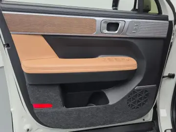 2025 Hyundai Santa Fe с пробегом 9 581 км