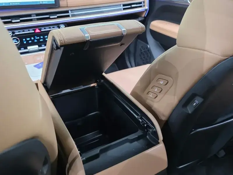 2025 Hyundai Santa Fe с пробегом 9 581 км