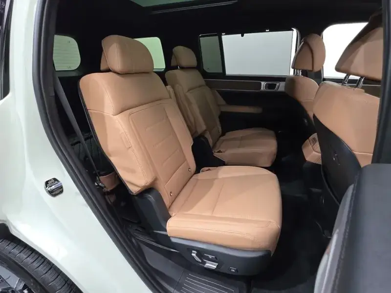 2025 Hyundai Santa Fe с пробегом 9 581 км