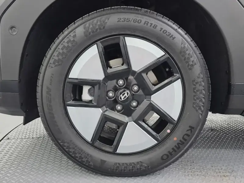 2025 Hyundai Santa Fe с пробегом 7 721 км