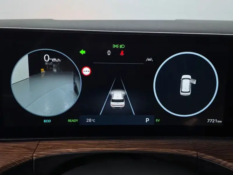 2025 Hyundai Santa Fe с пробегом 7 721 км