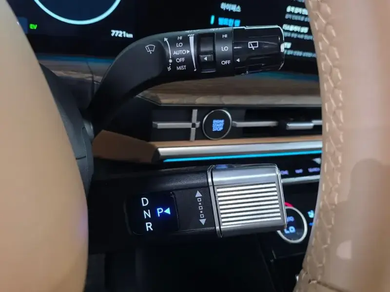 2025 Hyundai Santa Fe с пробегом 7 721 км