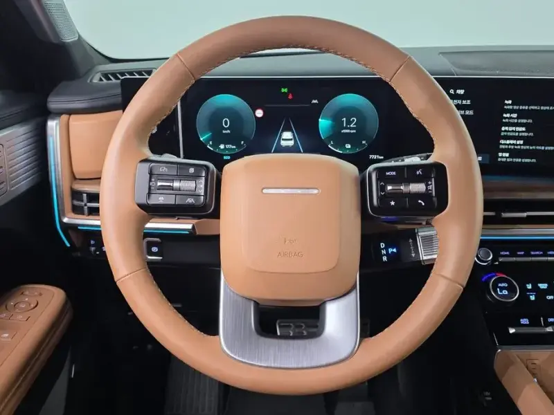 2025 Hyundai Santa Fe с пробегом 7 721 км