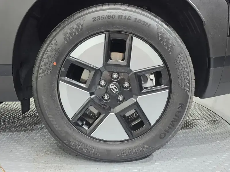 2025 Hyundai Santa Fe с пробегом 7 721 км