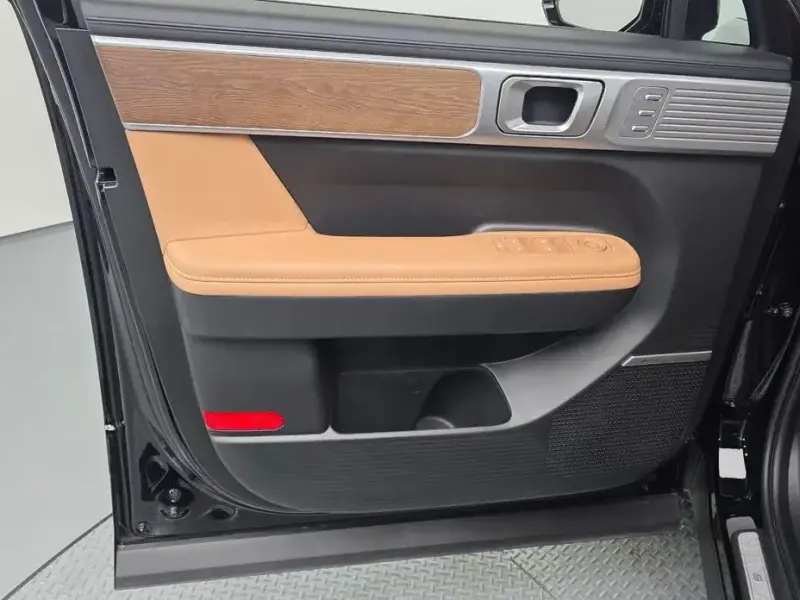 2025 Hyundai Santa Fe с пробегом 7 721 км