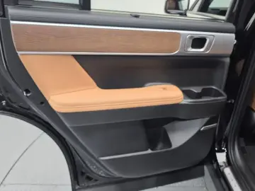 2025 Hyundai Santa Fe с пробегом 7 721 км