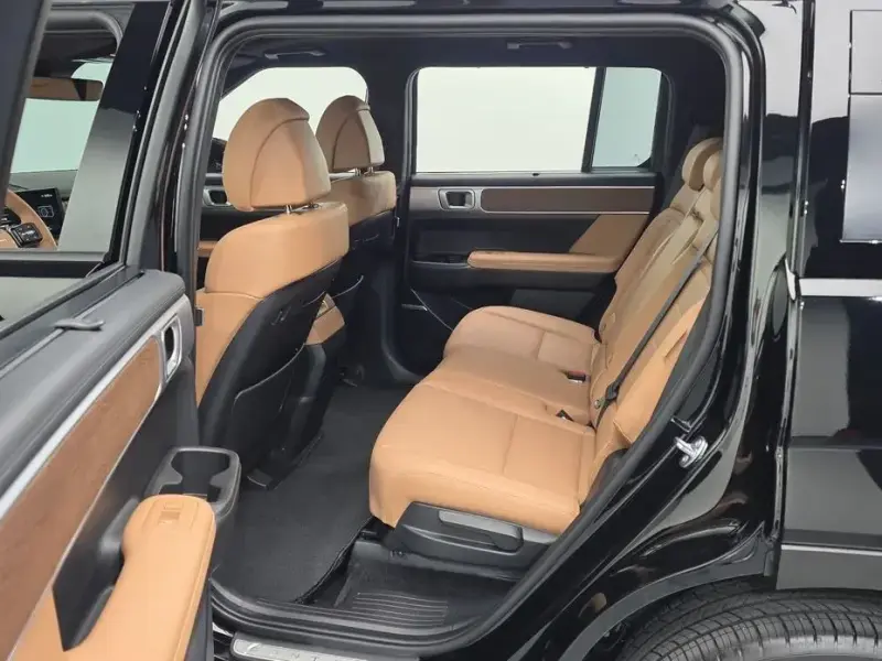 2025 Hyundai Santa Fe с пробегом 7 721 км