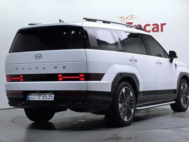 2025 Hyundai Santa Fe с пробегом 15 595 км