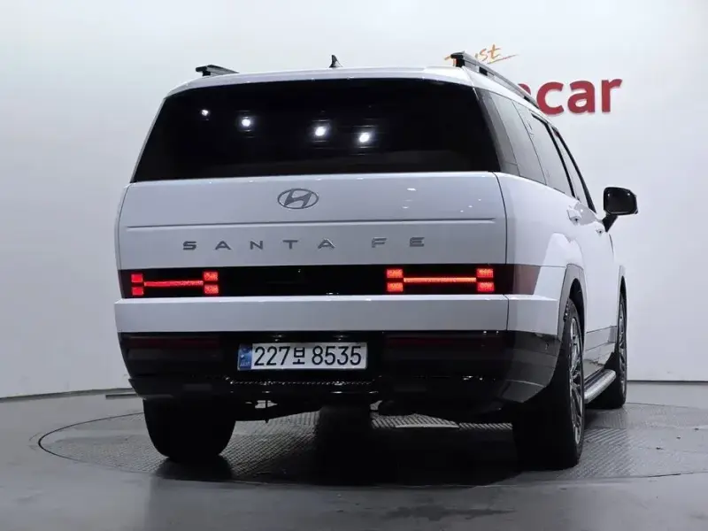 2025 Hyundai Santa Fe с пробегом 15 595 км