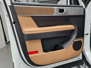 2025 Hyundai Santa Fe с пробегом 15 595 км