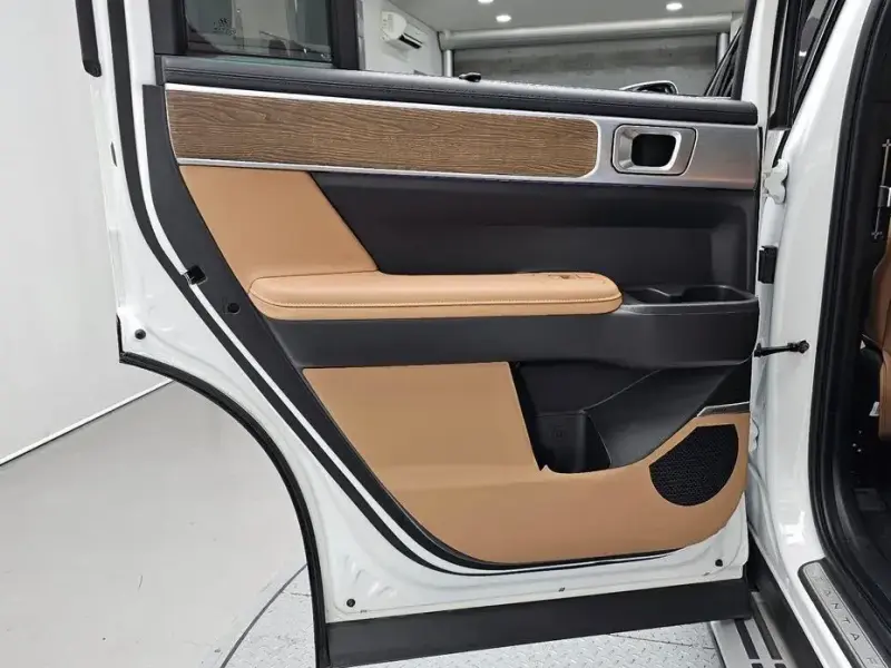 2025 Hyundai Santa Fe с пробегом 15 595 км