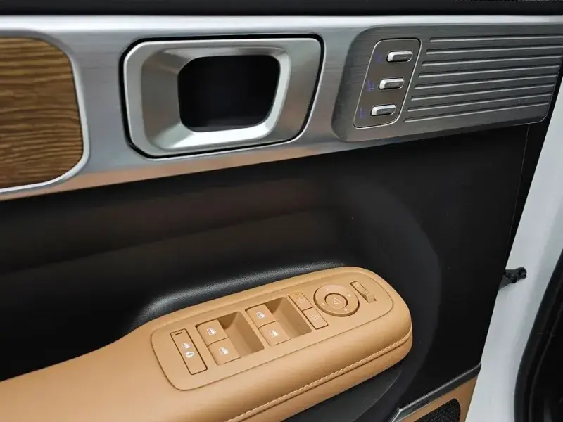 2025 Hyundai Santa Fe с пробегом 15 595 км