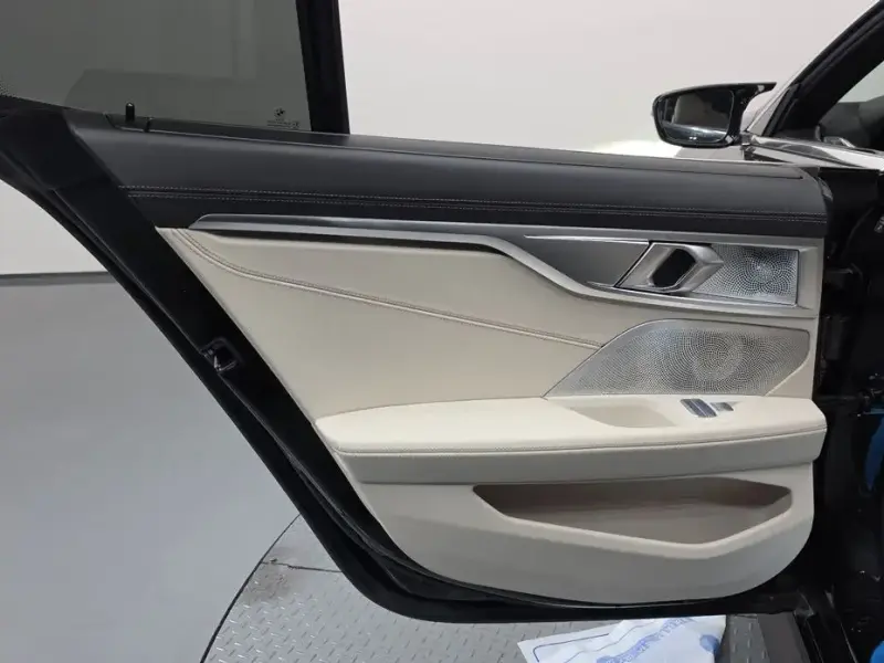 2022 BMW 8 серии с пробегом 51 173 км