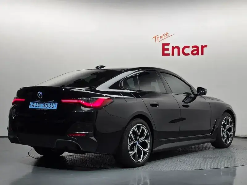 2023 BMW i4 с пробегом 42 839 км