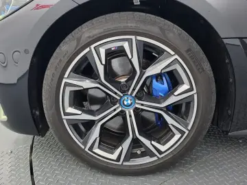 2023 BMW i4 с пробегом 42 839 км