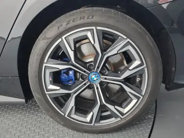 2023 BMW i4 с пробегом 42 839 км
