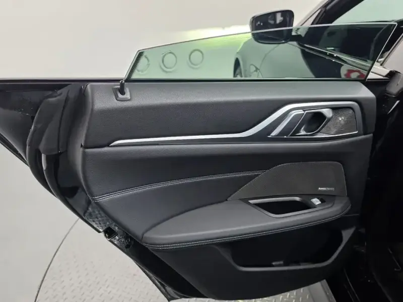 2023 BMW i4 с пробегом 42 839 км