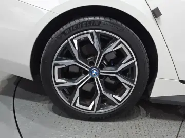 2023 BMW i4 с пробегом 19 521 км