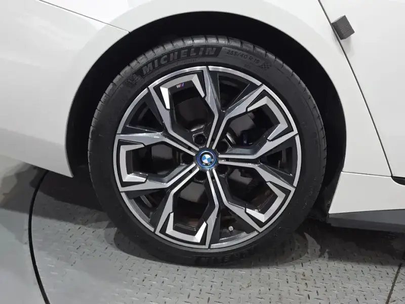 2023 BMW i4 с пробегом 19 521 км