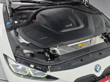 2023 BMW i4 с пробегом 19 521 км