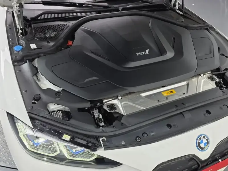 2023 BMW i4 с пробегом 19 521 км