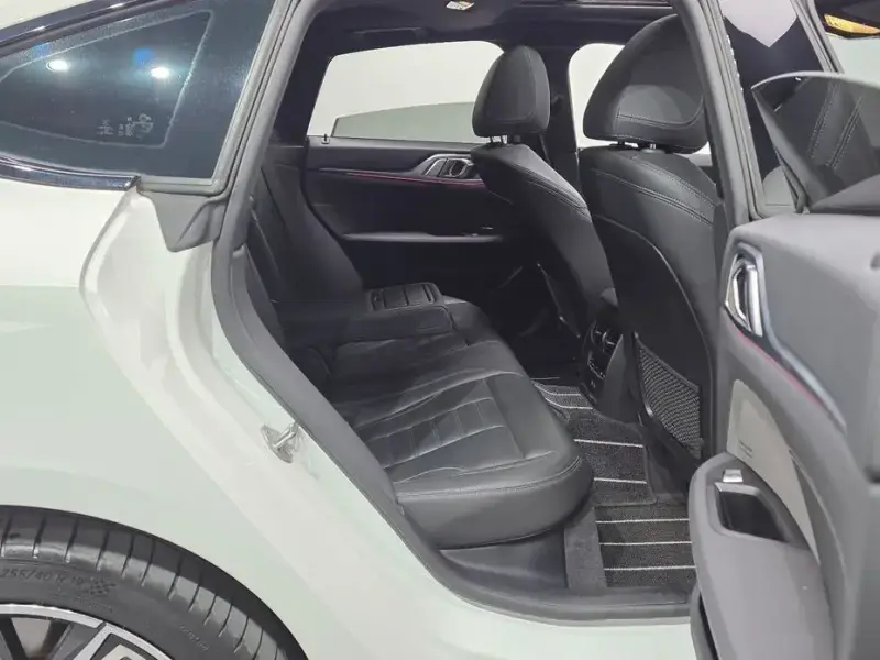 2023 BMW i4 с пробегом 19 521 км