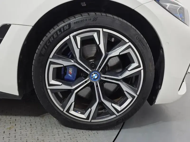 2023 BMW i4 с пробегом 19 521 км