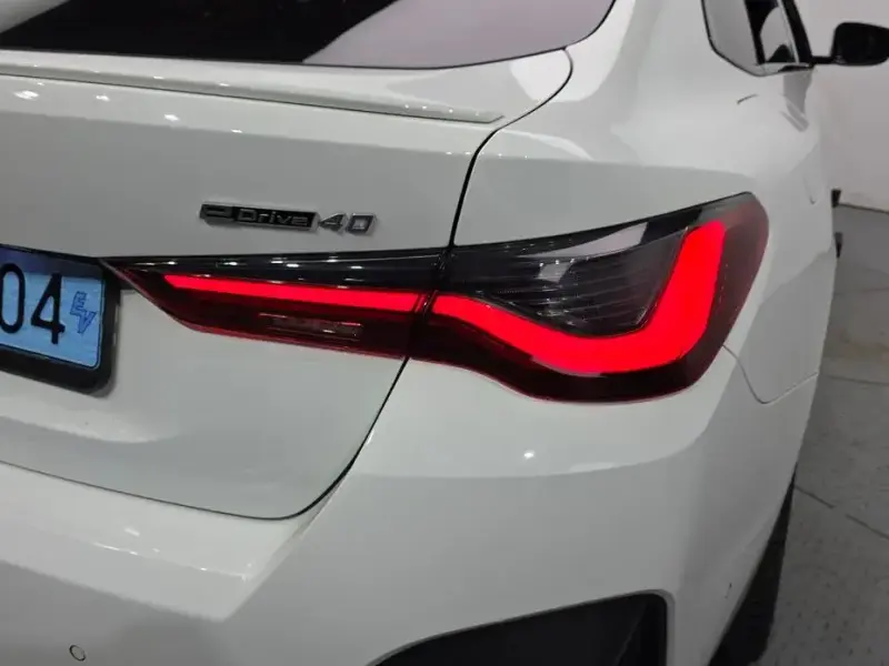 2023 BMW i4 с пробегом 19 521 км