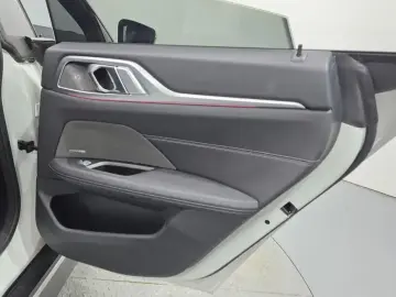 2023 BMW i4 с пробегом 19 521 км
