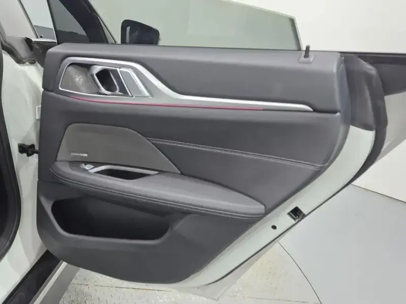 2023 BMW i4 с пробегом 19 521 км