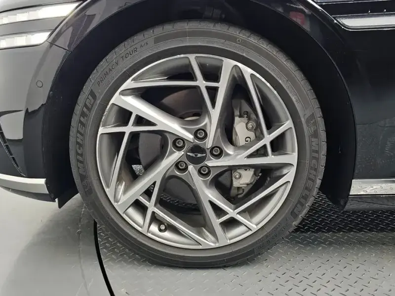 2023 Genesis G90 с пробегом 63 105 км