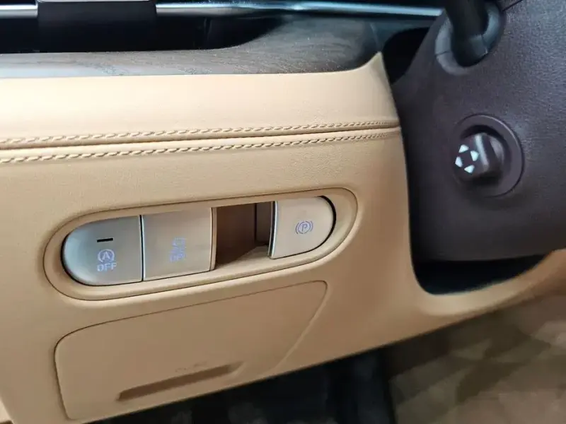 2023 Genesis G90 с пробегом 63 105 км