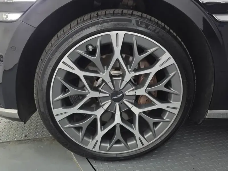 2023 Genesis G90 с пробегом 89 086 км