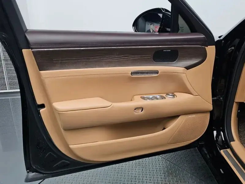 2023 Genesis G90 с пробегом 63 105 км