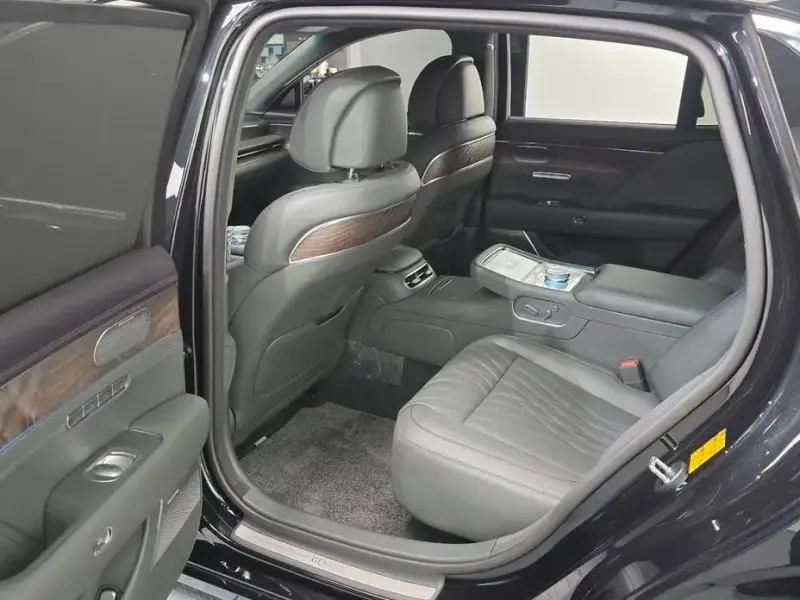 2023 Genesis G90 с пробегом 89 086 км