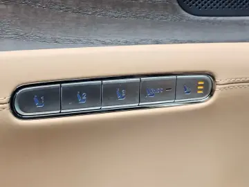 2023 Genesis G90 с пробегом 63 105 км