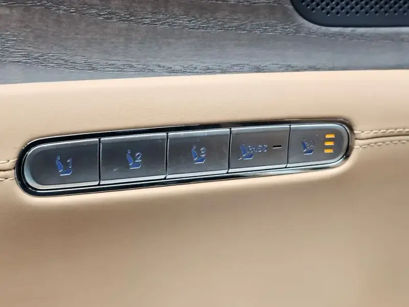 2023 Genesis G90 с пробегом 63 105 км