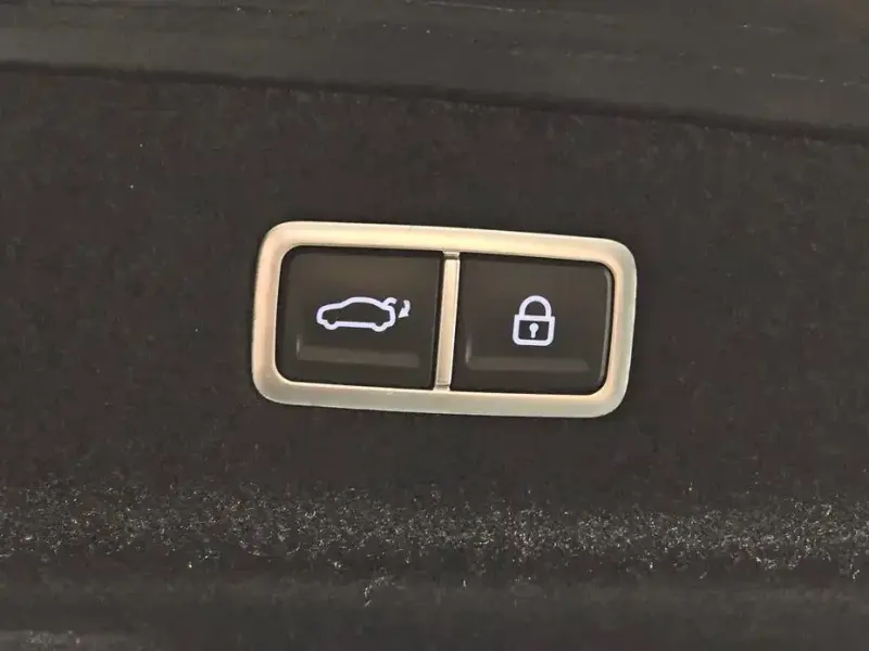 2023 Genesis G90 с пробегом 63 105 км