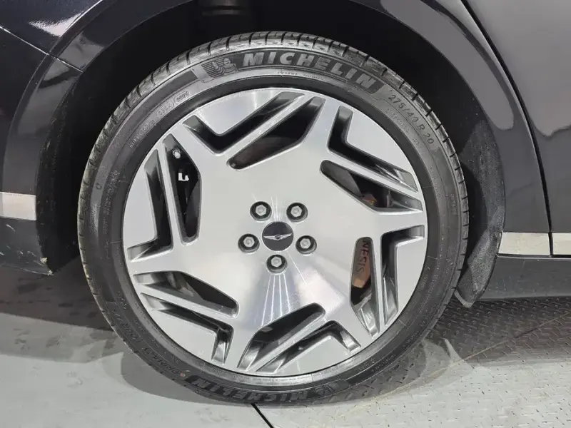 2023 Genesis G90 с пробегом 44 950 км