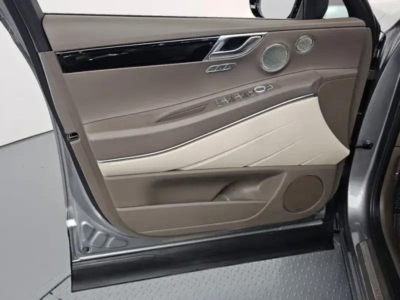 2023 Genesis GV80 с пробегом 33 967 км