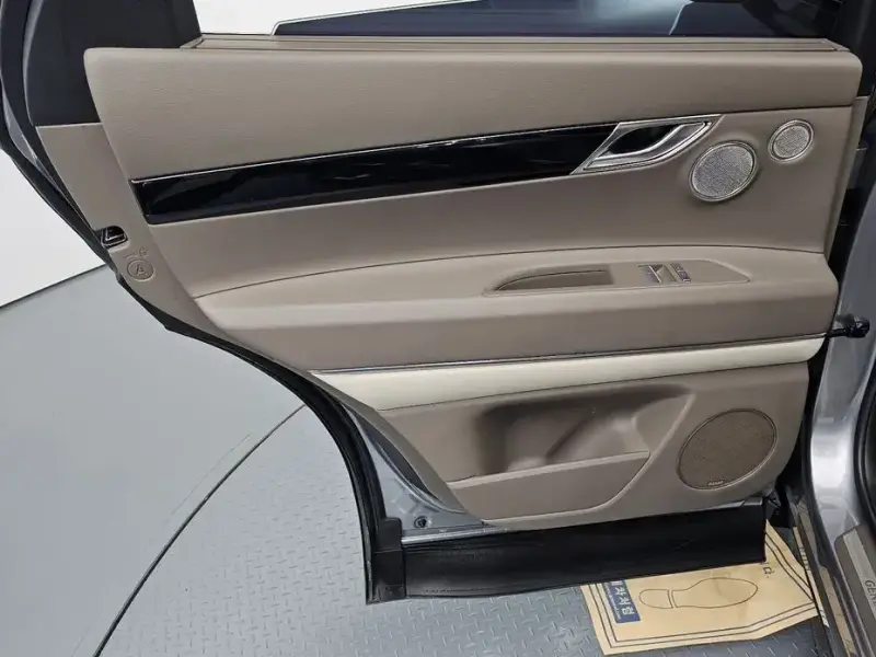 2023 Genesis GV80 с пробегом 33 967 км