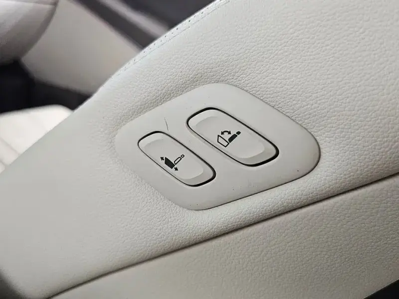 2023 Genesis GV80 с пробегом 33 967 км