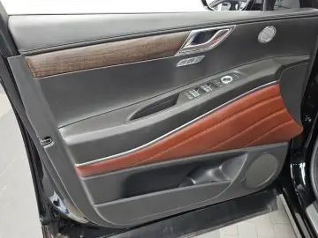 2023 Genesis GV80 с пробегом 68 599 км