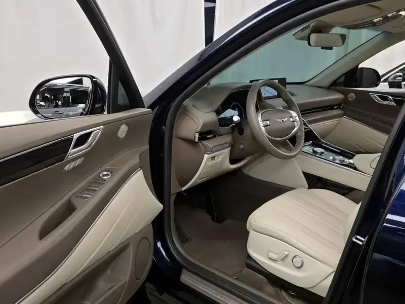 2023 Genesis GV80 с пробегом 26 652 км